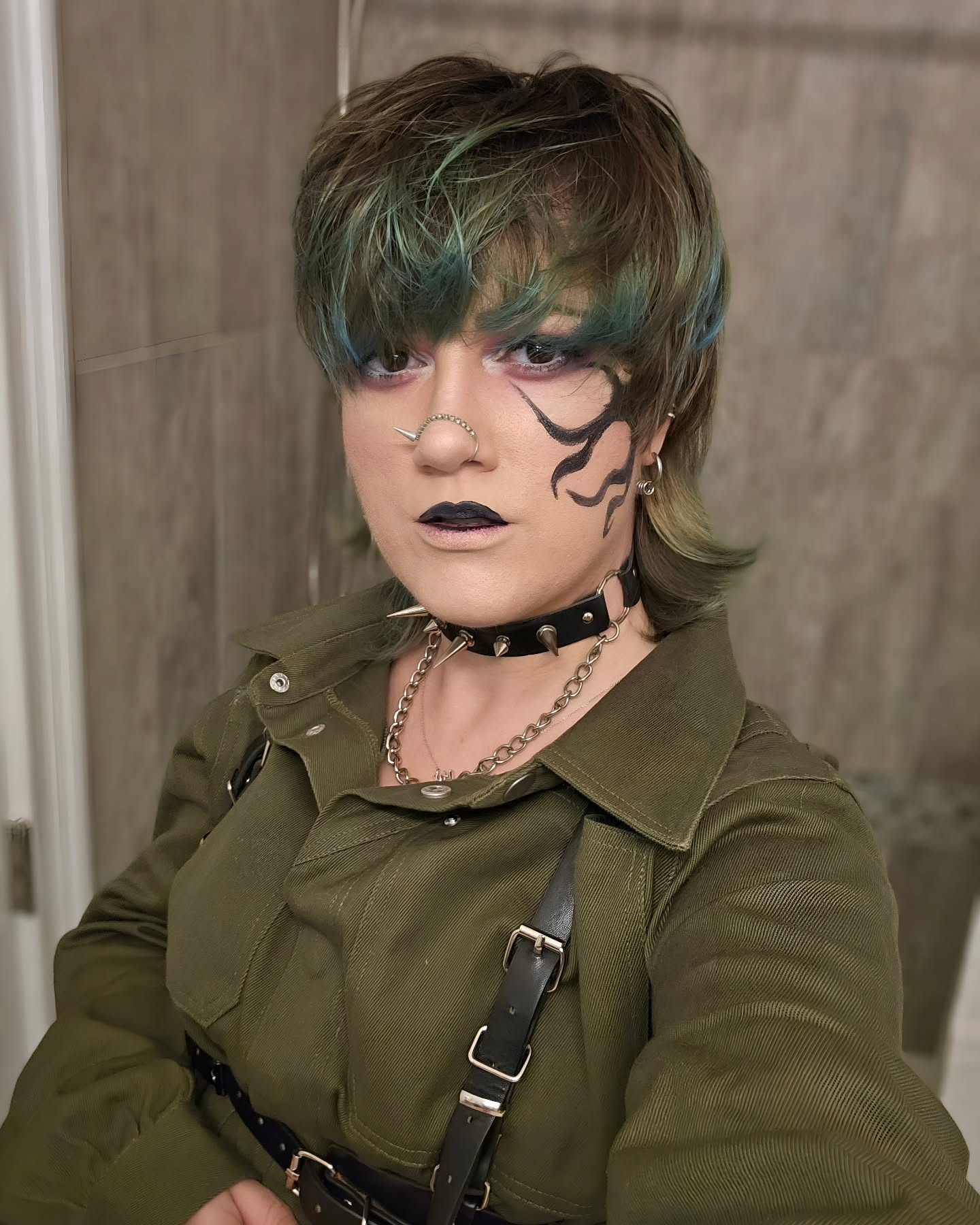 Heading to Hug a Hero tonight for a charity screening of Venom: The Last Dance. I feel like a goth April O' Neil. I'm wearing rainbow socks to support their love.
Side note: gave myself a trim and I'm really feeling it
#mullet #greenhair #hugahero #venom #venomthelastdance