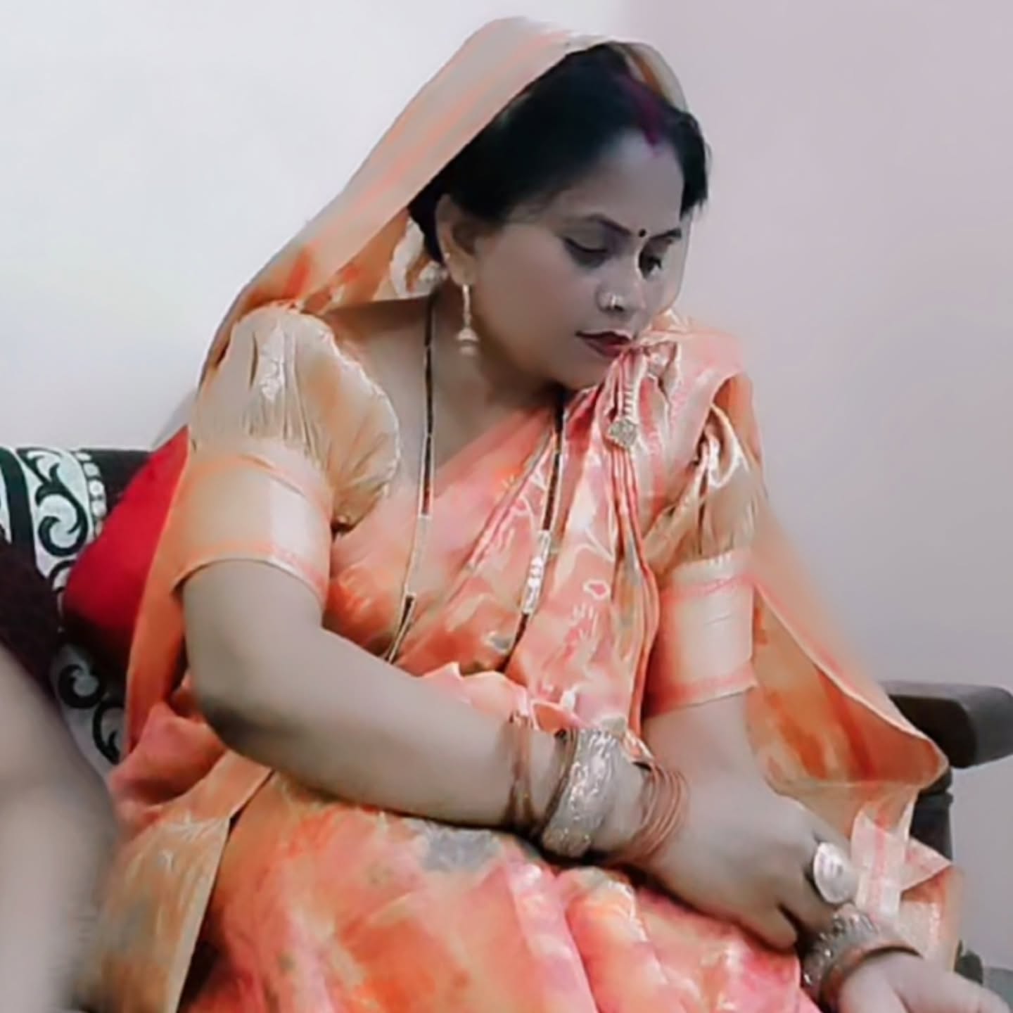 यहां अपने कई हैं
मगर अपना कोई नही। 💯🙏❣️