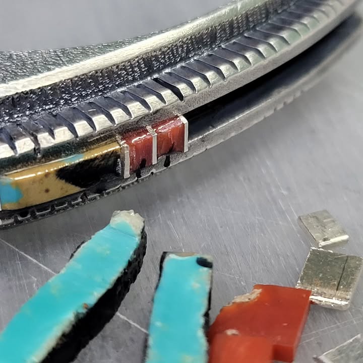 Trying to knock this one out tonight. Sterling silver, stabilized Royston turquoise, red coral.
Www.etsy.com/shop/obsidianedgestudio
#turquoise #cabochon #gem #jewelry #gold #silver #green #etsy #handmade #lapidary #goldsmith #silversmith #metalsmith #Royston #roystonturquoise #inlay #red #redcoral #bracelet #cuff #cuffbracelet