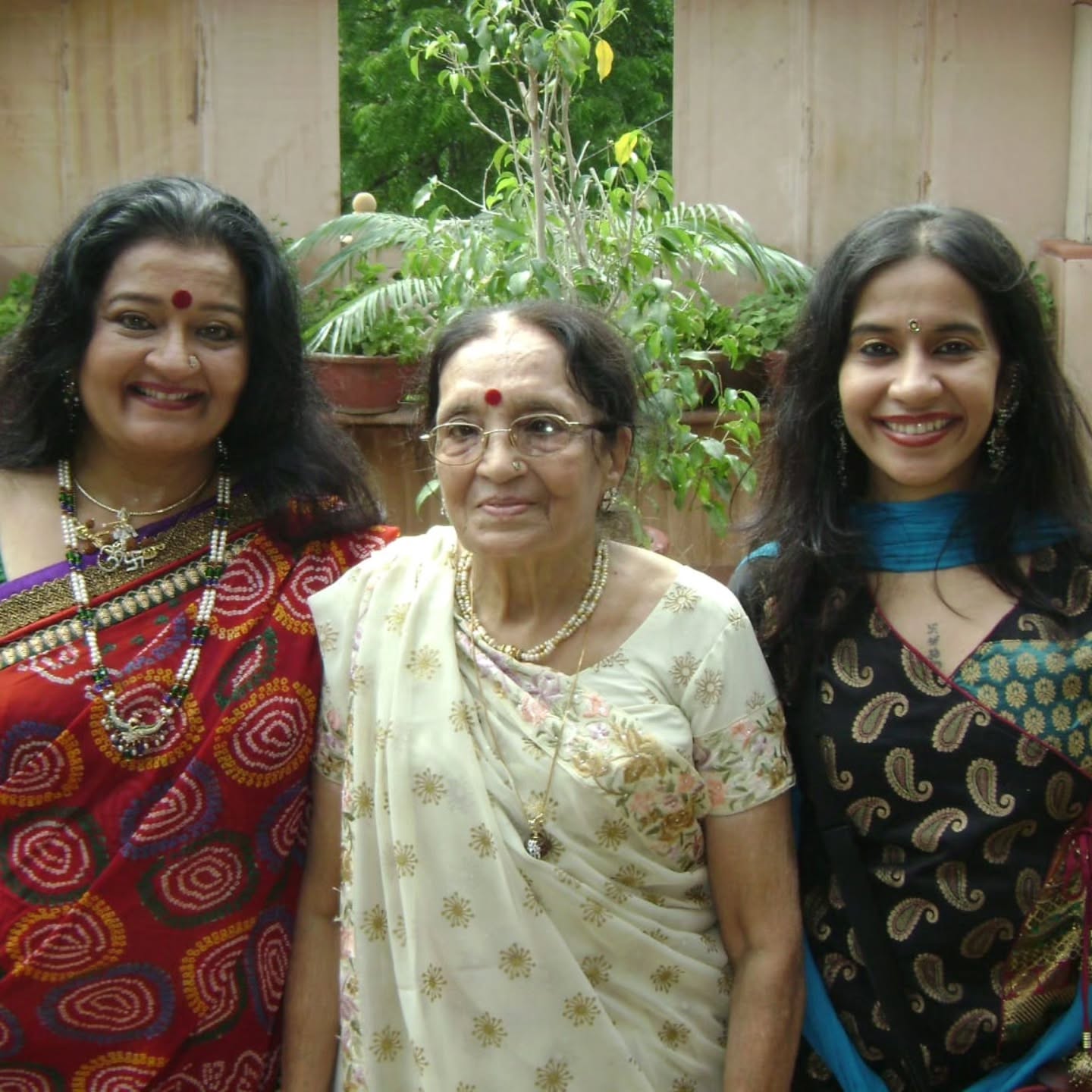 Three generations of mothers and daughters... Unwavering support, through various ups and downs, we all shaped each other in various ways, and continue to do so...
Mamaji, even though you are gone, you still continue to guide us and be the voice of strength in our hearts and the voice of scolding in our minds 😄