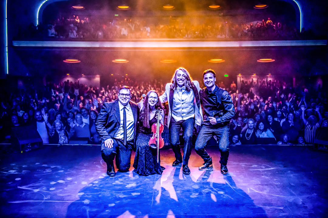 No tengo palabras para describir lo que viví anoche.. Gracias mi hermosa Mar del Plata ❤️ los amo!!
Gracias a toda la producción de @centrodeartemdp por abrirme las puertas nuevamente es este maravilloso Teatro.
Y a mis talentosisimos músicos que se estaremos compartiendo escenario en este tour!
@oriisavino @julianizarriaga @lautaroascacibar
📸 @ph.stefi
🔊LA PLATA‼️ NOS VEMOS ESTA NOCHE POR PRIMERA VEZ ❤️
#music #concierto #mardelplata #cantante