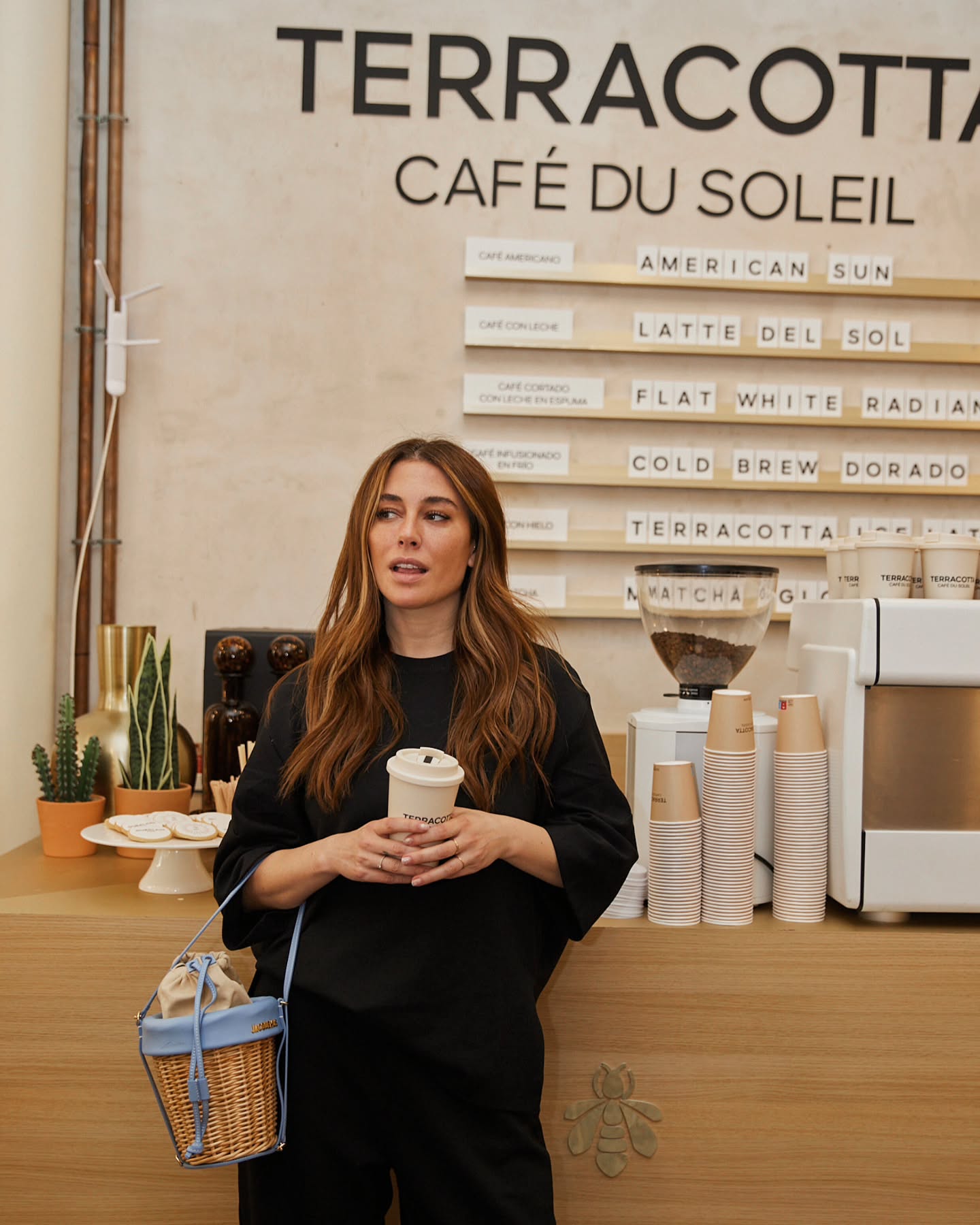 𝕥𝕖𝕣𝕣𝕒𝕔𝕠𝕥𝕥𝕒 𝕧𝕚𝕓𝕖𝕤 *
LofYou equipo G
Pop Up Terracotta CAFÉ du SOLEIL de la mano de @guerlain // café, makeUp & more!!
C/Barquillo 11, Madrid - hasta el día 28 de Mayo - entradas en @fever_es