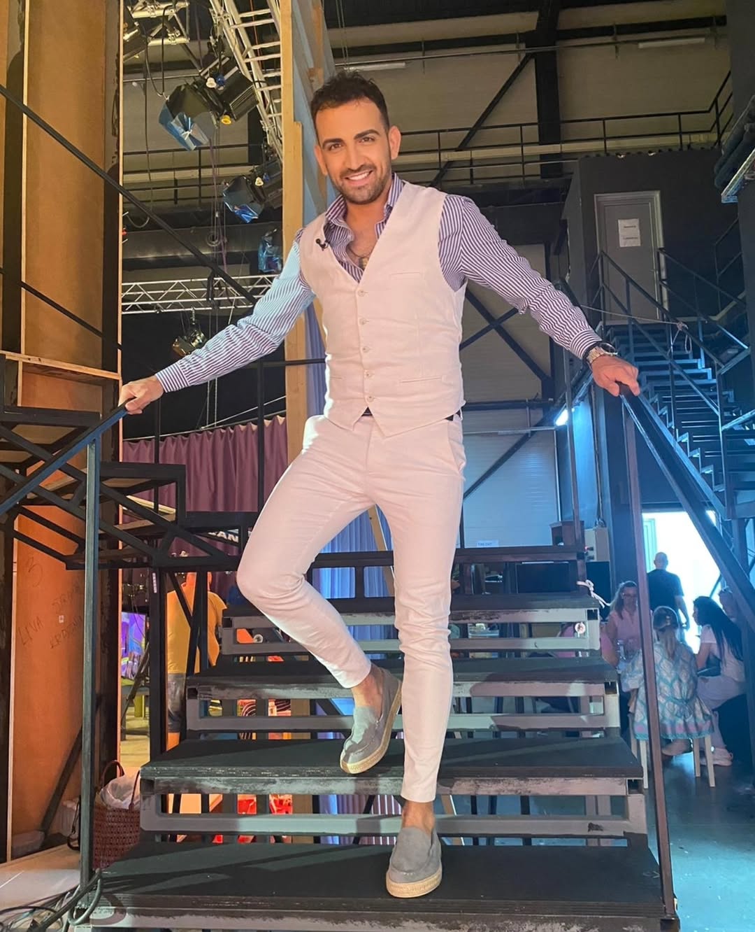 🎭 Iza kulisa – tamo gde sve počinje...
Svaka stepenica vodi ka novom izazovu, a osmeh – ka novoj pobedi.
#BackstageMagic #mladenmiljkovic
#magazin