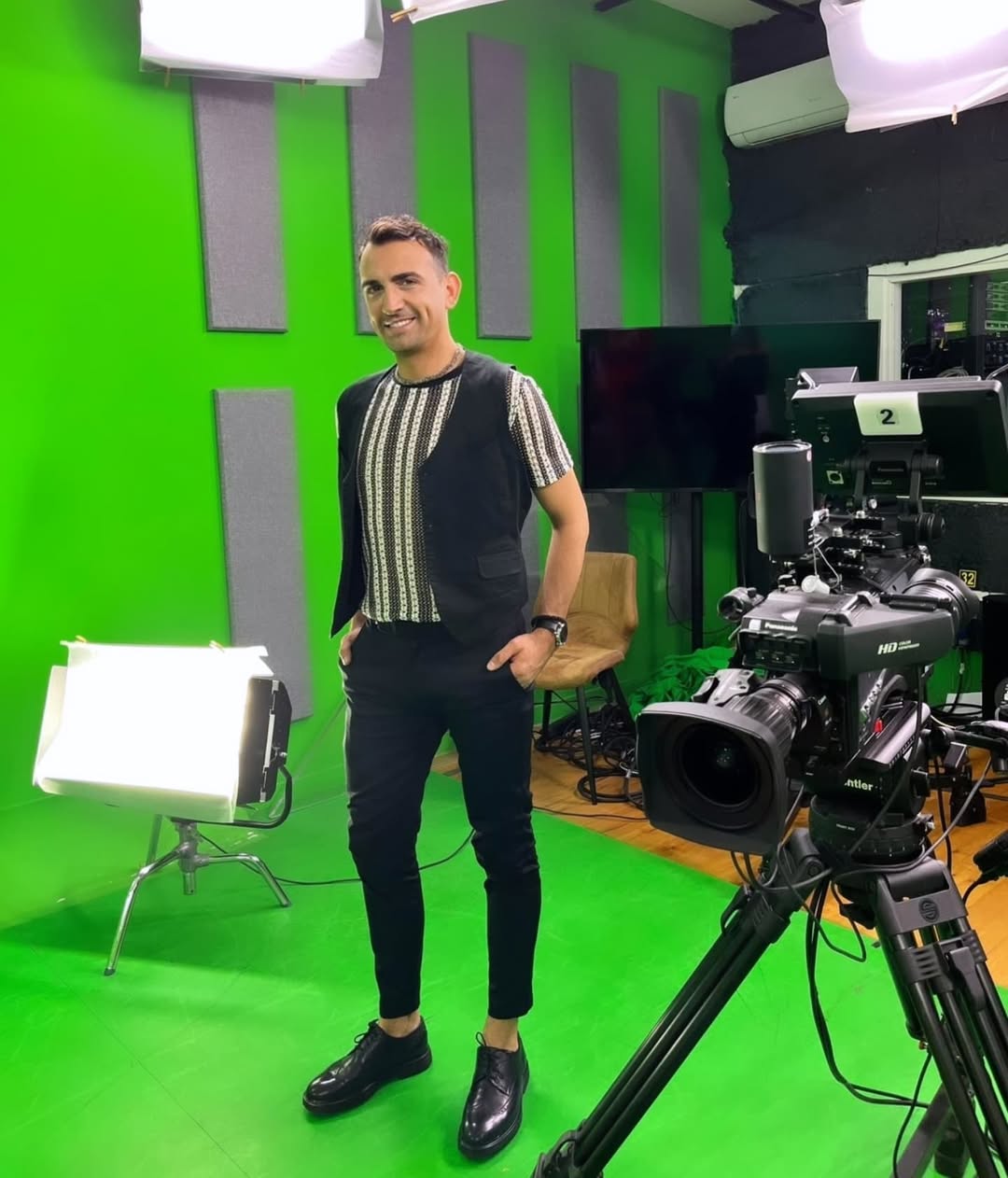🎙️ PRVO GOSTOVANJE – "TREND ZONA" NA @redtv.rs !!!
📺 Gledajte emisiju TREND ZONA– biće smeha i istine.
#redtv
@redtv.rs
@redportal.rs
#MladenMiljković