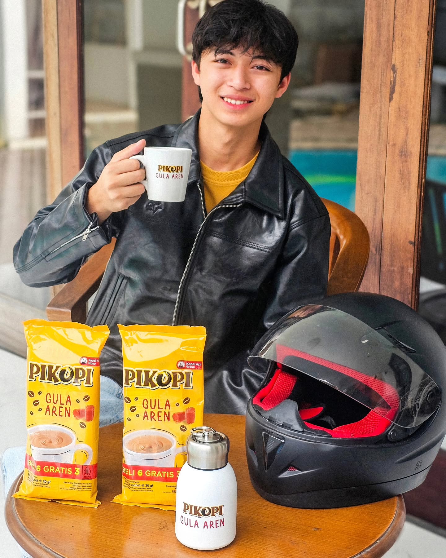Kopi udah, jaket udah, helm udah…
Tinggal kamu yang belum siap dijemput..
Tapi bentar, aku minum #PIKOPIGulaAren dulu ya, biar makin siap boncengin kamu seharian 😋
@kopi.pikopi
#AsiknyaRealKopiAren