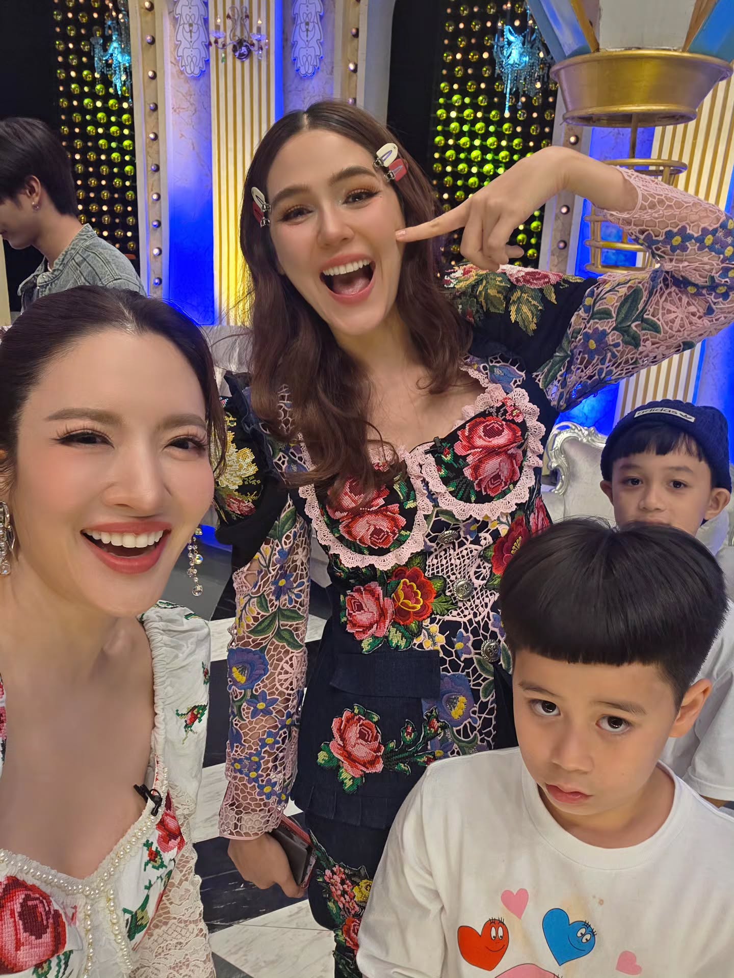 Happy birthday to the coolest mom ! ขอให้แม่ชมผู้มีทุกอย่างแล้ว มีความสุขความสำเร็จยิ่งๆขึ้นไปอีกนะคะ LoVe U ❤️🎂🌟 @chomismaterialgirl