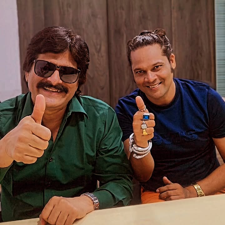 Aamchi Mumbai , With Ahsaan Qureshi & Madhur Prakash मुम्बई पहुंचे ही मुलाकात की कॉमेडी किंग एहसान कुरैशी जी से 17 जुलाई को रीवा पहुंच रहे हैं हम दोनों...शान -ए -विंध्य सम्मान समारोह में , #madhurprakash #singer #ahsaanqureshi #PrakashTiwariMadhur #stagehacker #rewa #sidhi #mp #rajkapoor