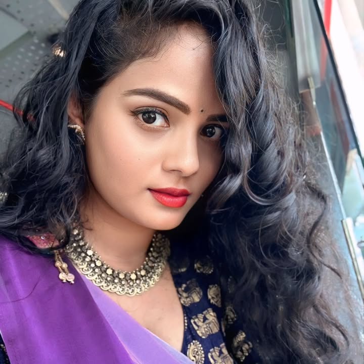 "Happiness looks gorgeous on you."🪻🦋✨️
.
.
.
#kannadathi💛❤️ #fyb #kannadaactress #kannada #foryou #kannadasongs #explorepage