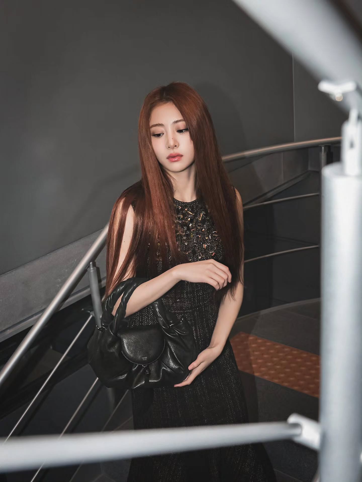 ๐ค
.
#๊ด๊ณ #FendiFW25 #spybag #์คํ์ด๋ฐฑ