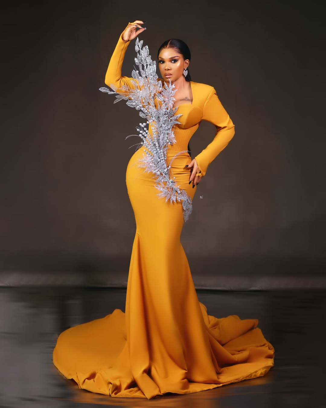 I see the love and support, your words of encouragement, and prayers. I just want to say thank you, thank you, thank you, and I don't take it for granted.
My beautiful people, please be at peace: though the devil may rage, God triumphs in the end.
My beautiful outfit @mubrikluxury_
Hair @cacosahair
Mua @slayoncy_mua
Hairstylist @tgoldhair
Earrings @wowaccessorries
📸 @emmygalleryphotos